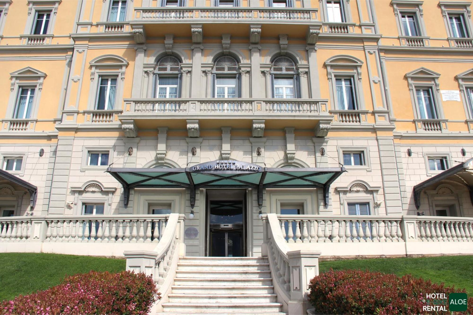 Grand Hotel Palazzo Livorno MGallery Collection Esterno foto The photo depicts the exterior of an elegant building, which appears to be a hotel. The structure features a classic architectural style with a light yellow facade, large windows, and decorative elements on the facade, including arches and columns. T